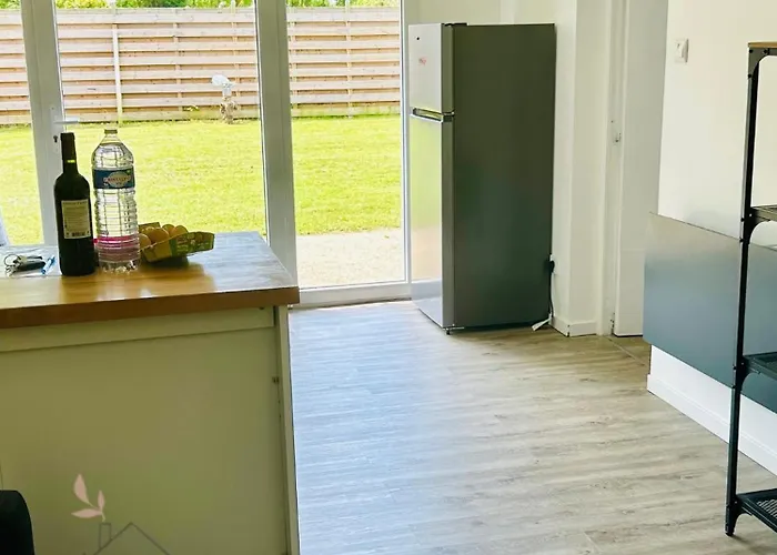 Maison Avec Acces Au Apartment Izon